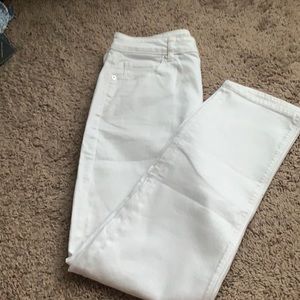 (NEW) AE White Mom Jeans